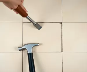 Jak zdjąć płytki z podłogi bez uszkodzenia